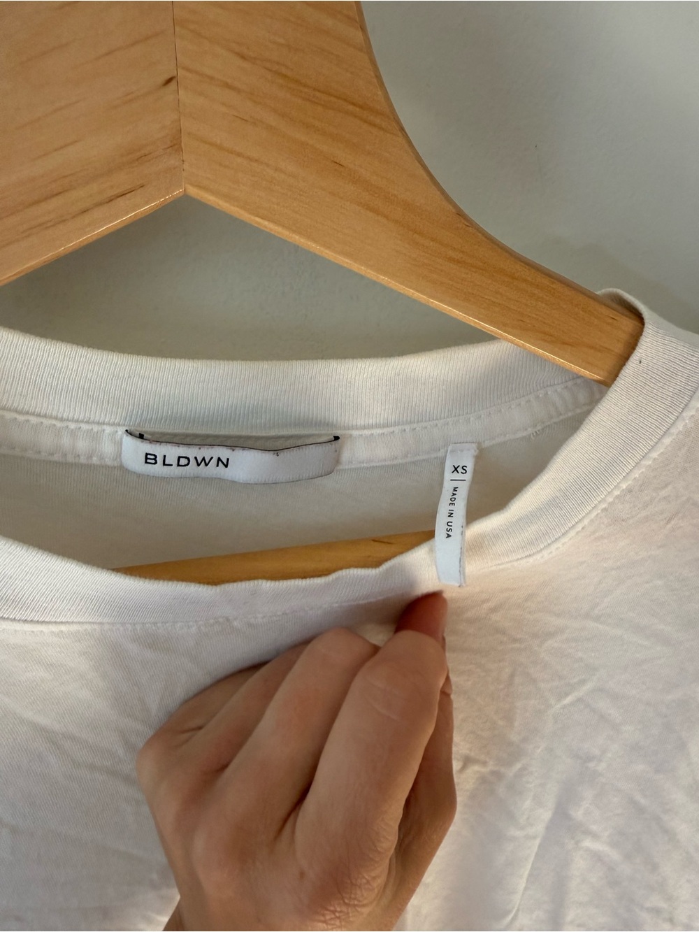 Bldwn white summer weight cre neck shirt size xs runs big - Picture 2 of 4